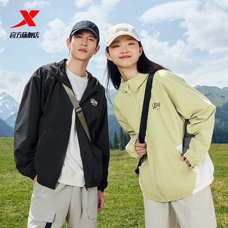 特步夹克男女2025新款秋季官方正品风衣运动上衣情侣休闲连帽外套 - 图1