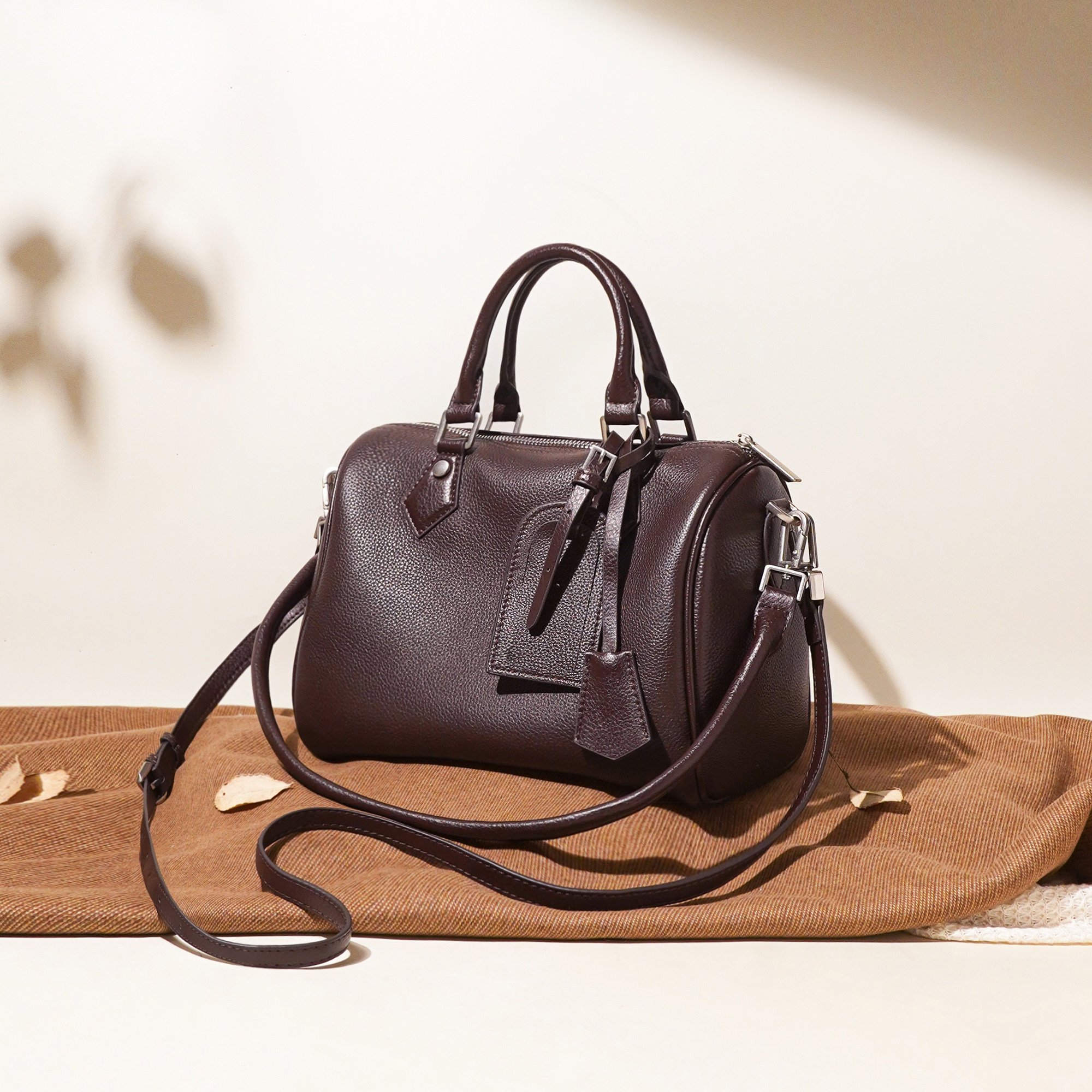 磨砂牛皮2025秋冬新款枕头包波士顿手提包大容量百搭通勤斜挎包女,淘宝优惠券,粉丝福利购,淘宝优惠卷