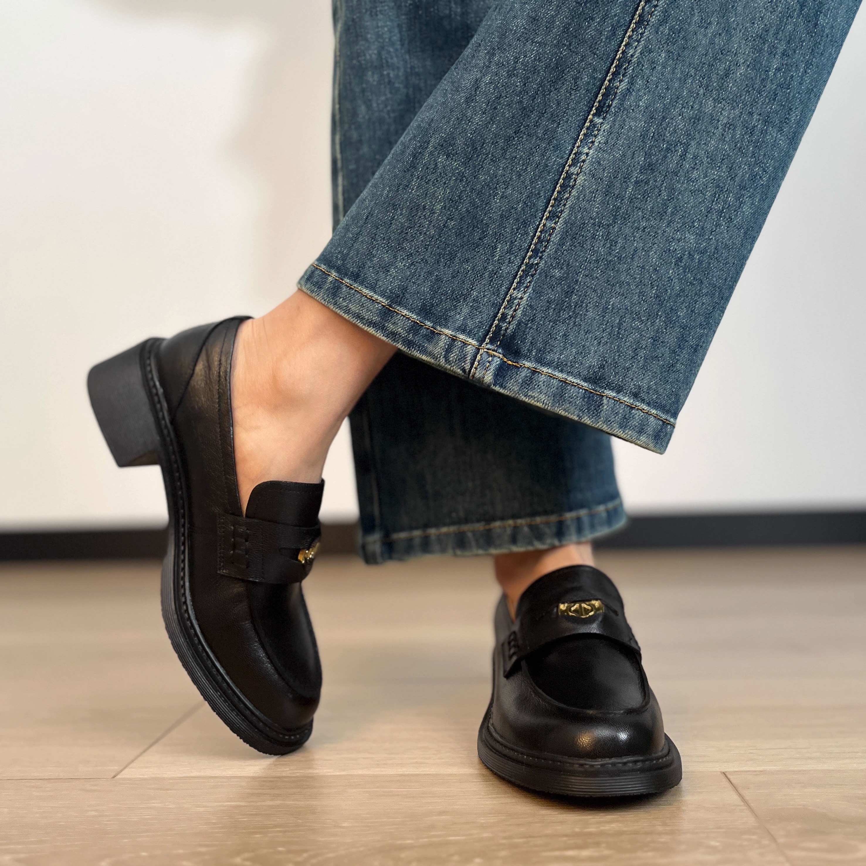 2025秋冬英伦复古金属扣乐福鞋女中跟粗跟深口单鞋老钱风小皮鞋女 - 图3