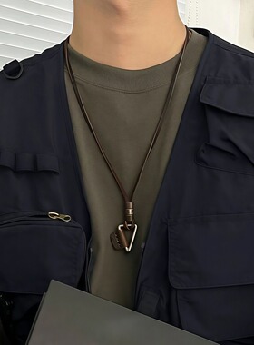 港风复古皮质男三角项链