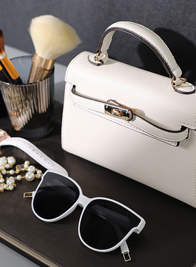 欧式样板房衣帽间摆件挂画