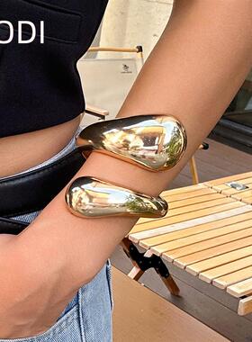 欧美跨境时尚ins金属质感水滴抱抱手镯女 夸张设计感弹簧开口手环