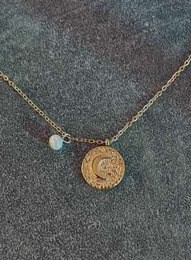 小月亮淡水珍珠钛钢镀金锁骨链