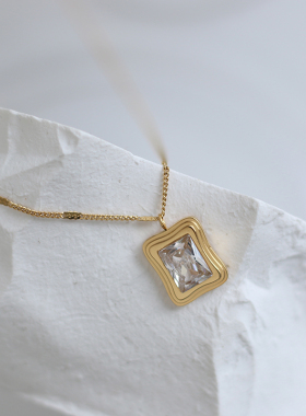 法式高钻冰糖方砖钛钢锁骨链