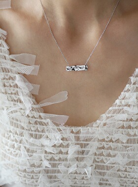 古法捶打纹小金条钛钢锁骨链