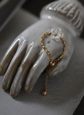 梨花白中式贝壳花朵调节戒指