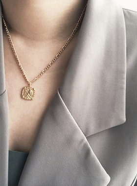 铆钉浮雕小方钛钢镀金锁骨链