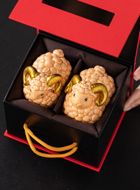 萌趣陶瓷三羊开泰摆件