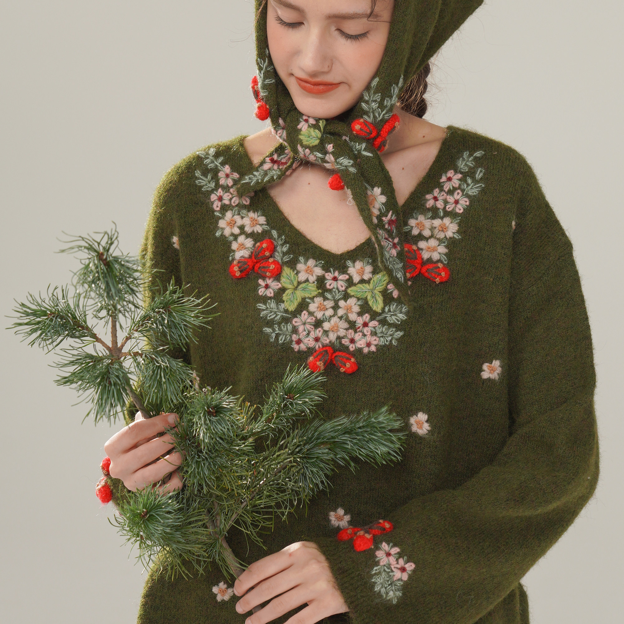 脸儿艺限量版 原创设计重磅通身手工绣花圣诞绿V领毛衣半裙披肩,淘宝优惠券,粉丝福利购,淘宝优惠卷