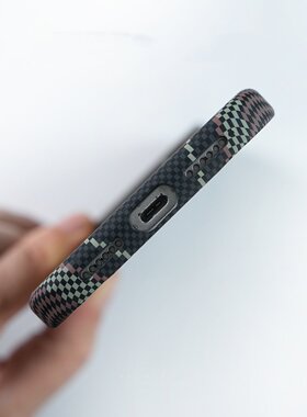 iPhone17凯夫拉磁吸手机壳