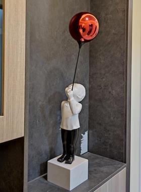 简约现代气球男孩人物摆件客厅玄关电视柜旁装饰品样板房轻奢雕塑