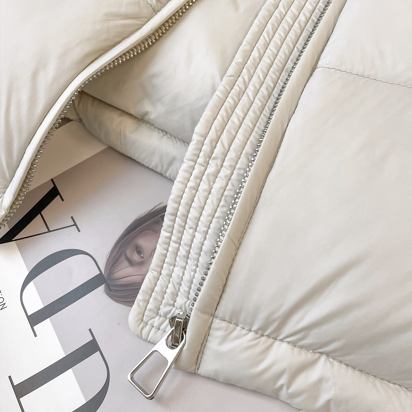 小C家 抽绳圆领羽绒马甲女款2025新款外穿冬加厚90白鸭绒马夹外套