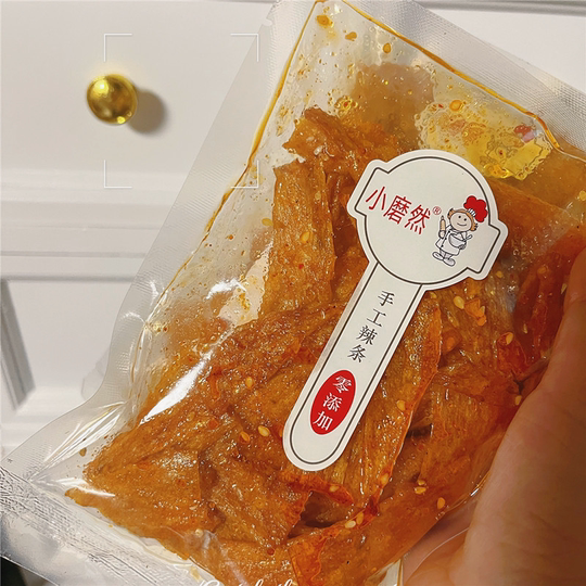 Spicy strips are purely hand-made, non-spicy snacks for pregnant women and children, childhood taste, non-fried Jiangxi Pingxiang Spicy