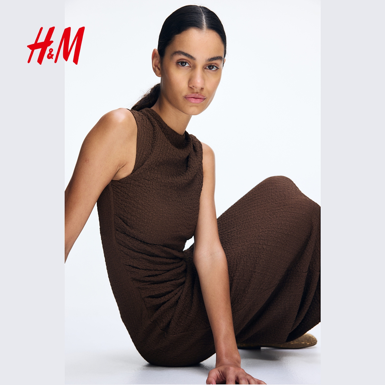 HM女装连衣裙2025秋新款褶皱迷笛裙无袖晚礼服圆领修身裙1268130 - 图1