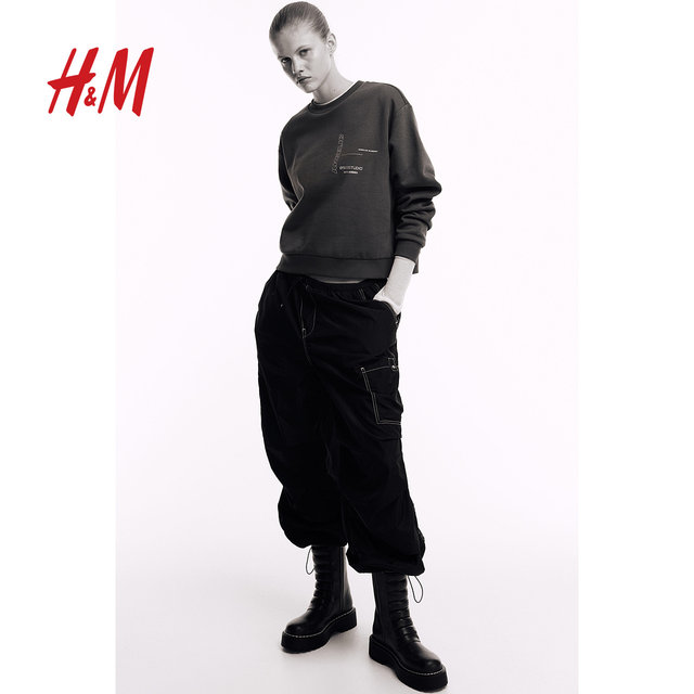 HM women's sweatshirt autumn soft and comfortable printed round neck off-shoulder gray long-sleeved short top 1172977