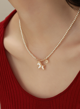 本命年马上有钱珍珠锁骨链小马女