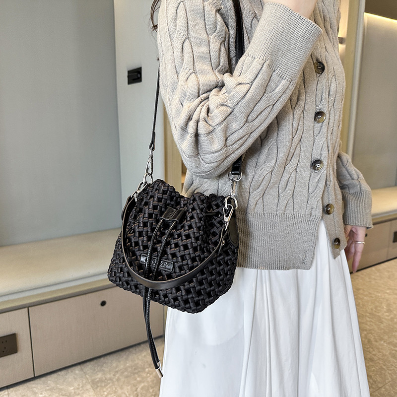 Atelier Mirage包包女2026新款艳丽多色可选时尚潮流单肩编织包,淘宝优惠券,粉丝福利购,淘宝优惠卷