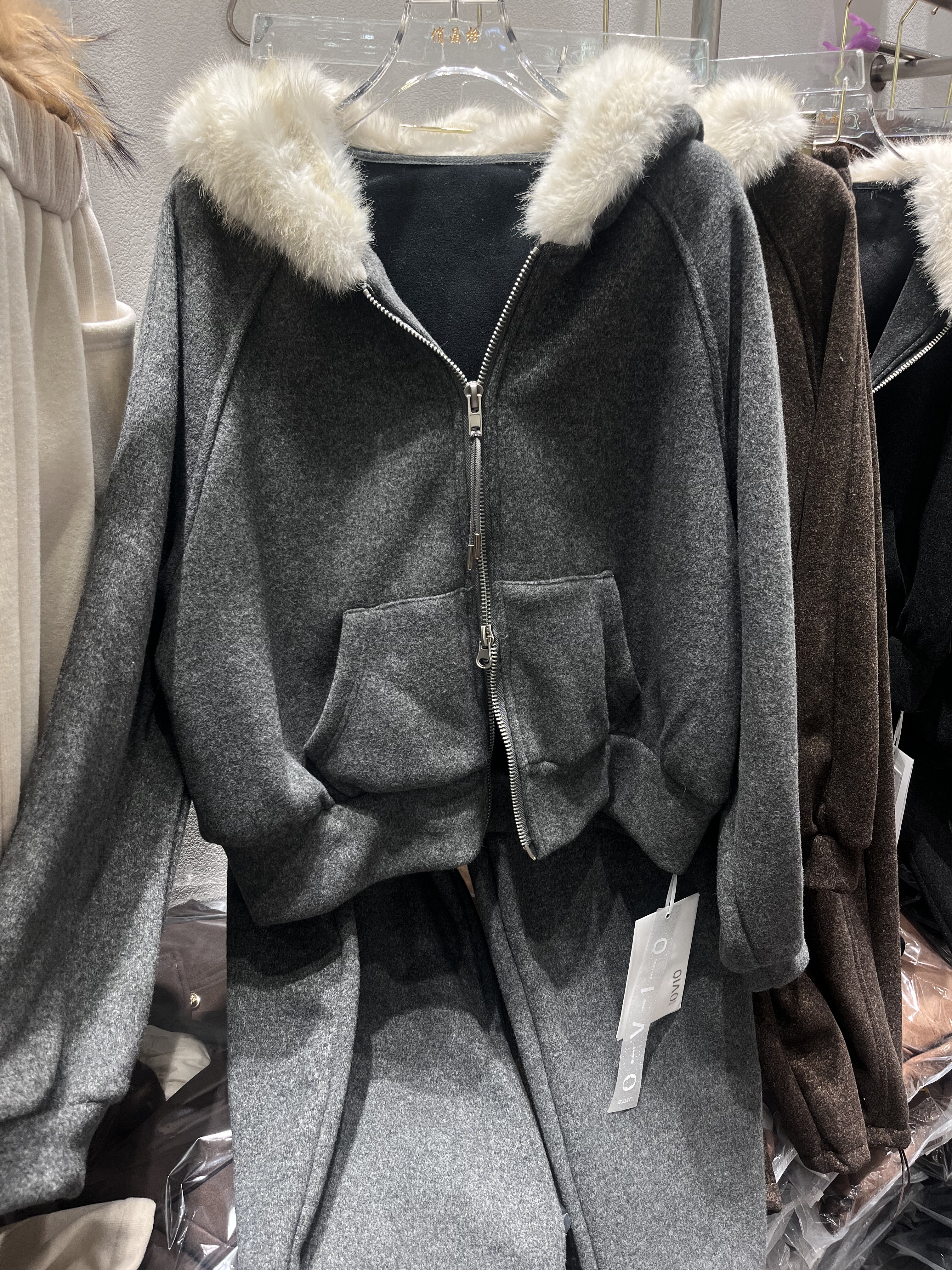 毛领连帽卫衣套装女2025冬季新款宽松加绒毛呢卫裤两件套时尚套装,淘宝优惠券,粉丝福利购,淘宝优惠卷