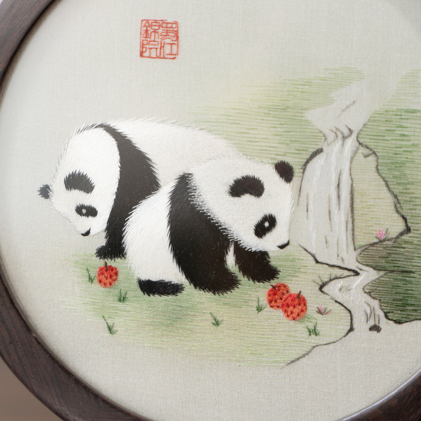 蜀江锦院熊猫胜意生趣蜀绣非遗中国特色礼物送外国人桌面装饰摆件,淘宝优惠券,粉丝福利购,淘宝优惠卷