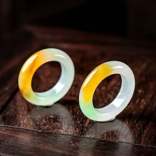 羊子珠宝 日月同辉 老坑种黄加绿三彩天然翡翠指环 单出12.11 - 图0