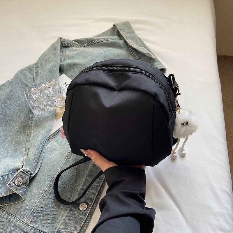 轻便尼龙布小众2025新款贝壳包帆布休闲单肩斜挎包女防水大容量,淘宝优惠券,粉丝福利购,淘宝优惠卷