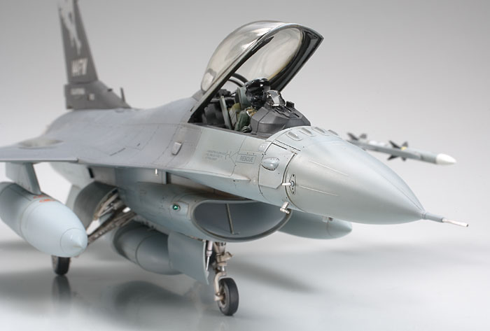 田宫拼装飞机模型61101 1/48 美国 F-16C 战隼战斗机