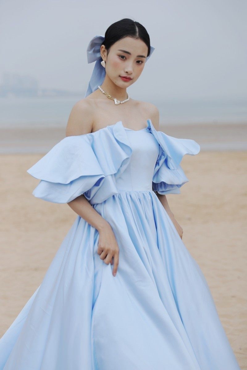 新款拖尾缎面影楼旅拍抹胸森系婚纱 耳夲礼服/晚装