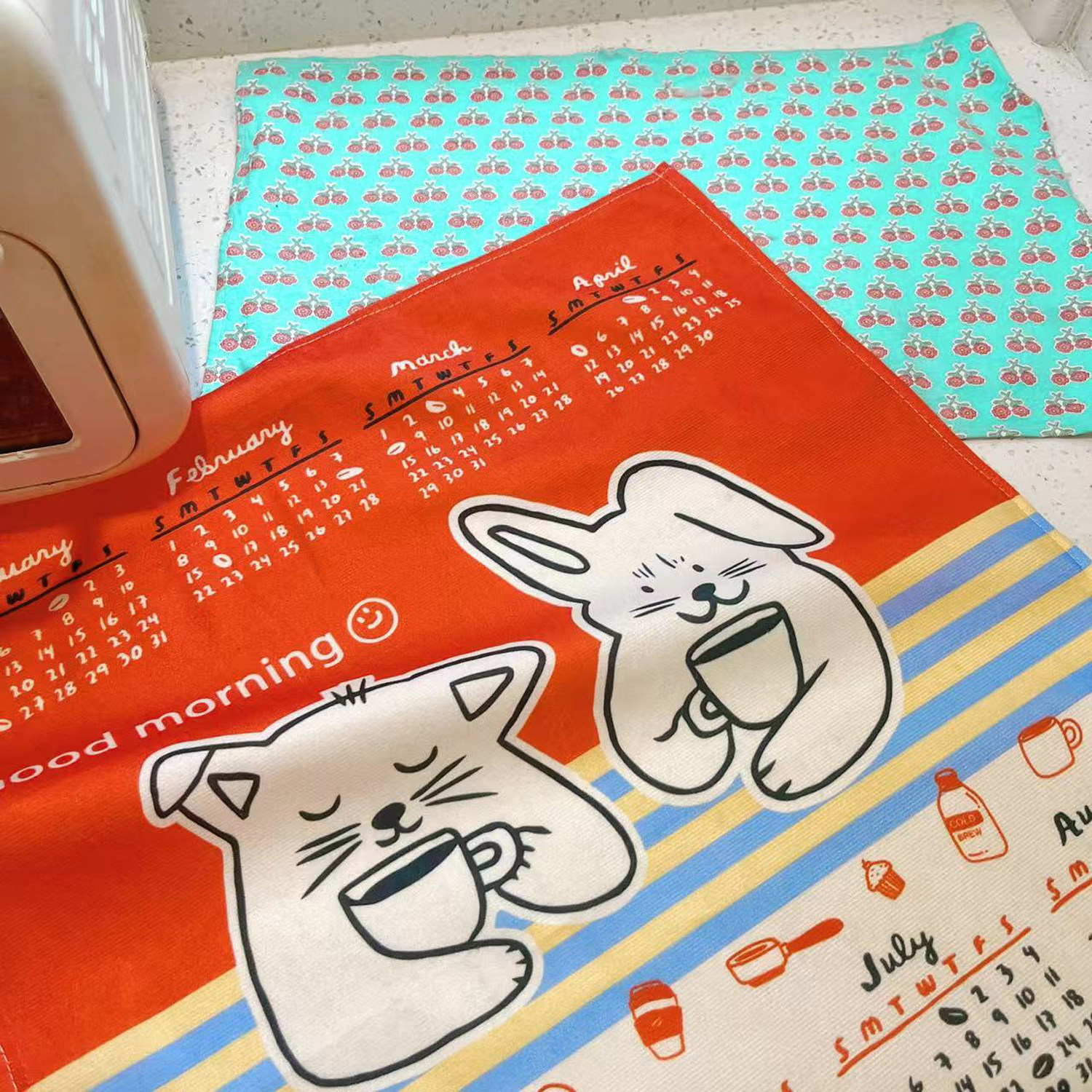 马吉吉 「爱喝咖啡的猫兔」2026可爱卡通日历装饰挂历挂布背景布,淘宝优惠券,粉丝福利购,淘宝优惠卷