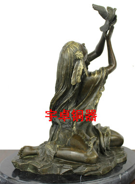 欧式风人物坐姿印第安美女摆件