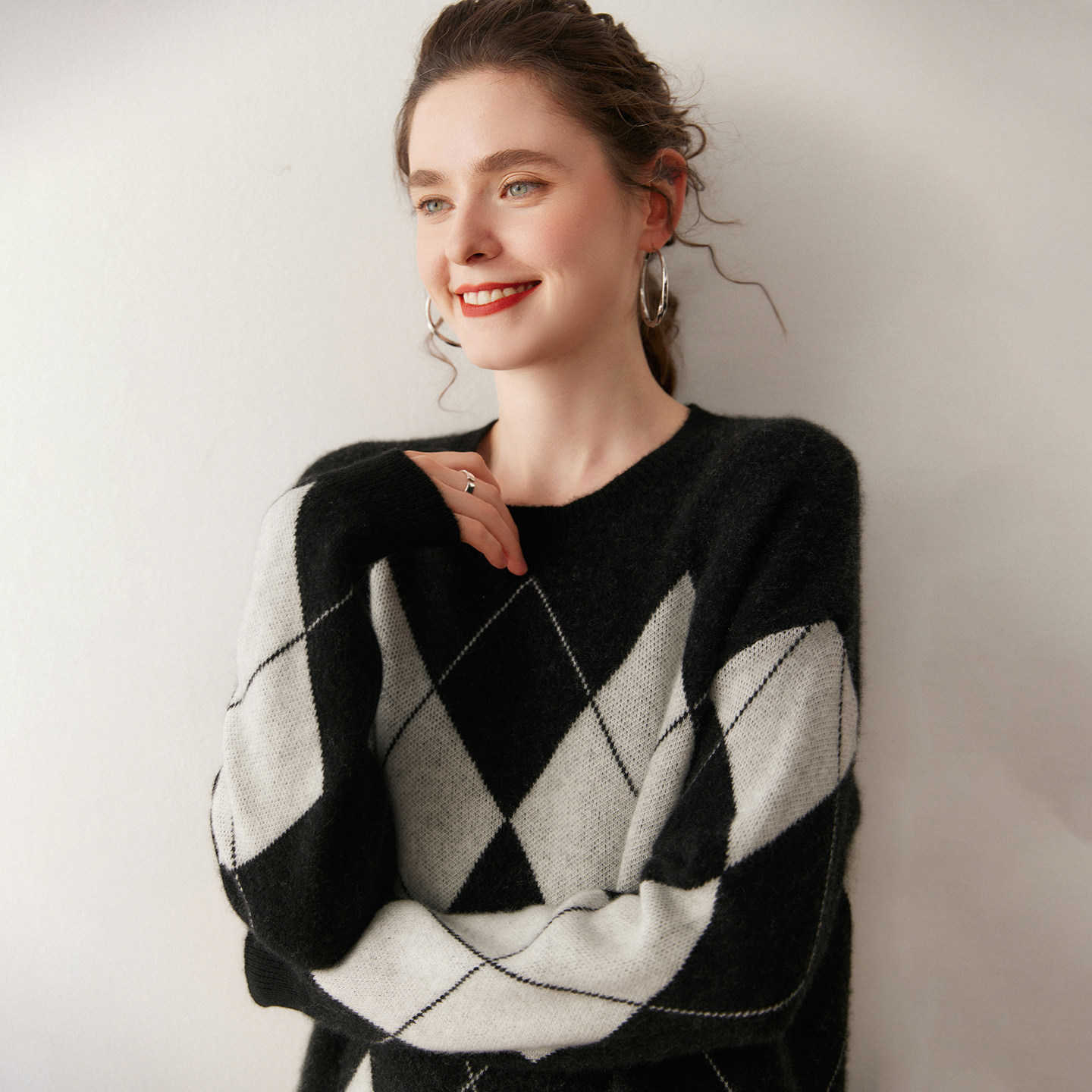 英伦风圆领羊绒衫女中长款配靴子的毛衣裙针织加厚大菱形格羊毛衫,淘宝优惠券,粉丝福利购,淘宝优惠卷