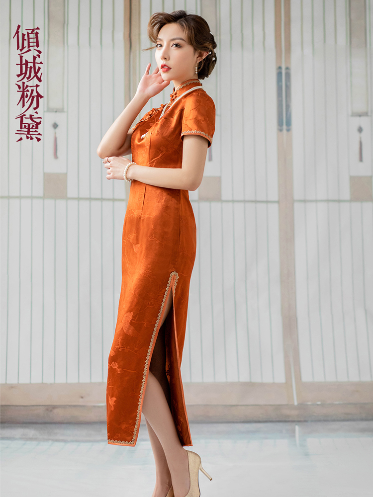 Spring elegant long cheongsam, trend of season, Chinese style Spring elegant long cheongsam, trend of season, Chinese style