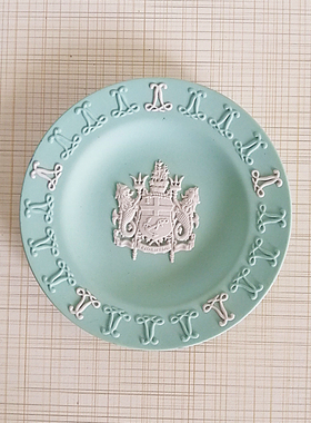 英国Wedgwood浮雕陶瓷小碟欧式