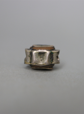 男女通用藏印嵌红铜背云吊坠