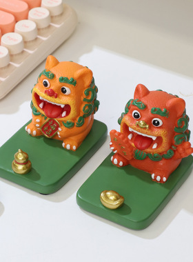 国潮风狮爷懒人手机支架办公室桌面创意摆件彩色小狮子文创手办