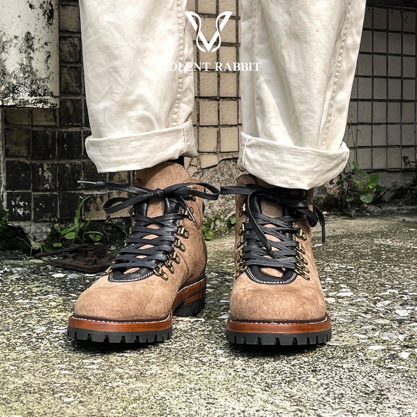 VR兔爷CFS浅卡其疯牛皮工装靴户外登山鞋手工固特异工艺异形山脉 - 图1