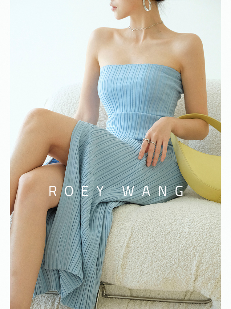 ROEYWANG ins时髦多穿弹力修身显瘦蓝色抹胸针织开叉半身裙套装