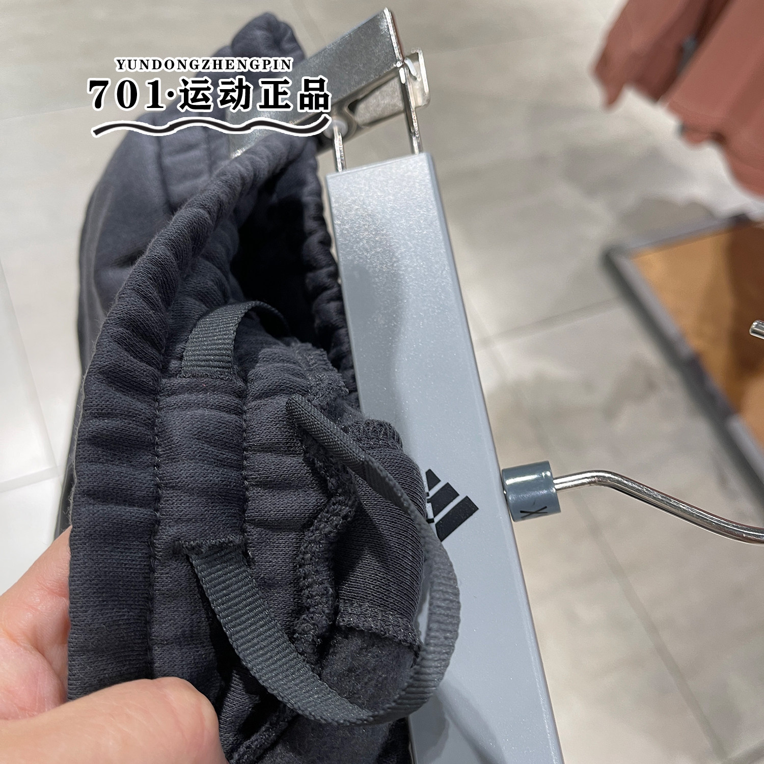 专柜正品Adidas阿迪达斯男子冬季保暖卫裤休闲加绒束脚长裤IB2730,淘宝优惠券,粉丝福利购,淘宝优惠卷