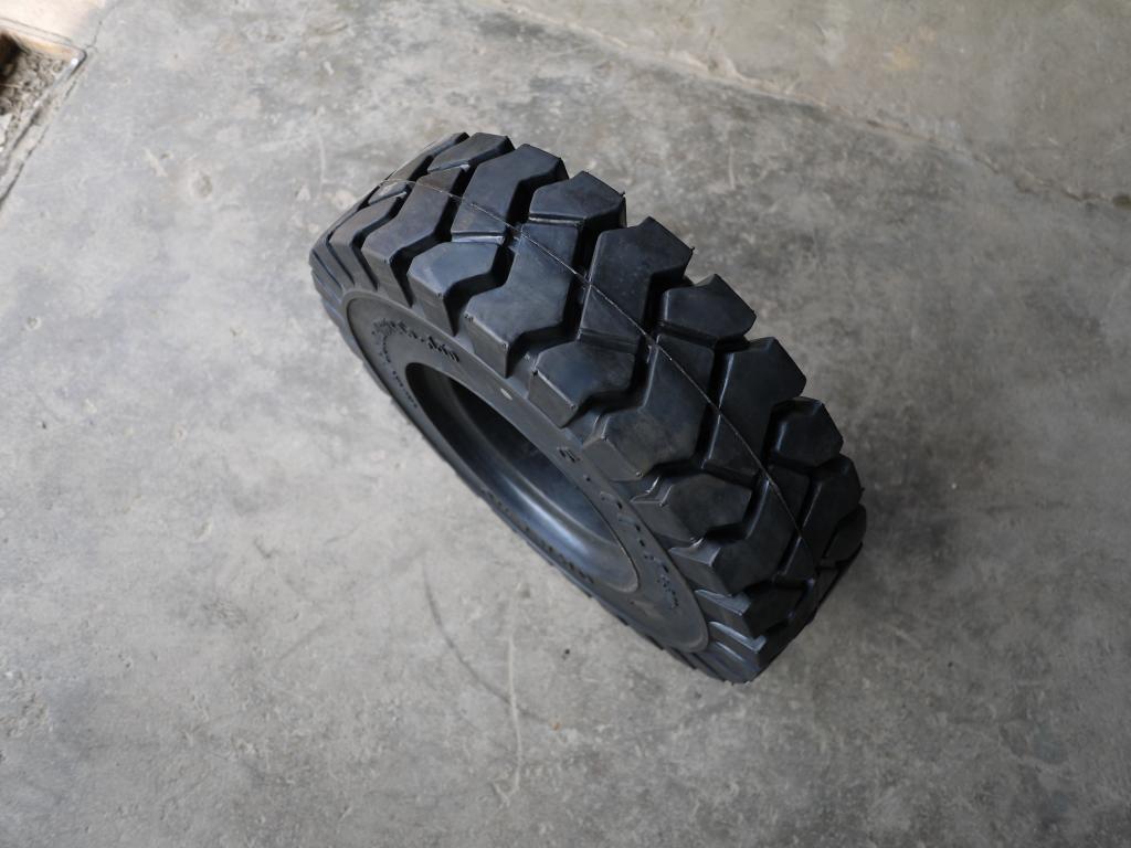 全新叉车实心轮胎合力3/3.5吨前轮28*9-15后轮650-10叉车专用轮胎 - 图0