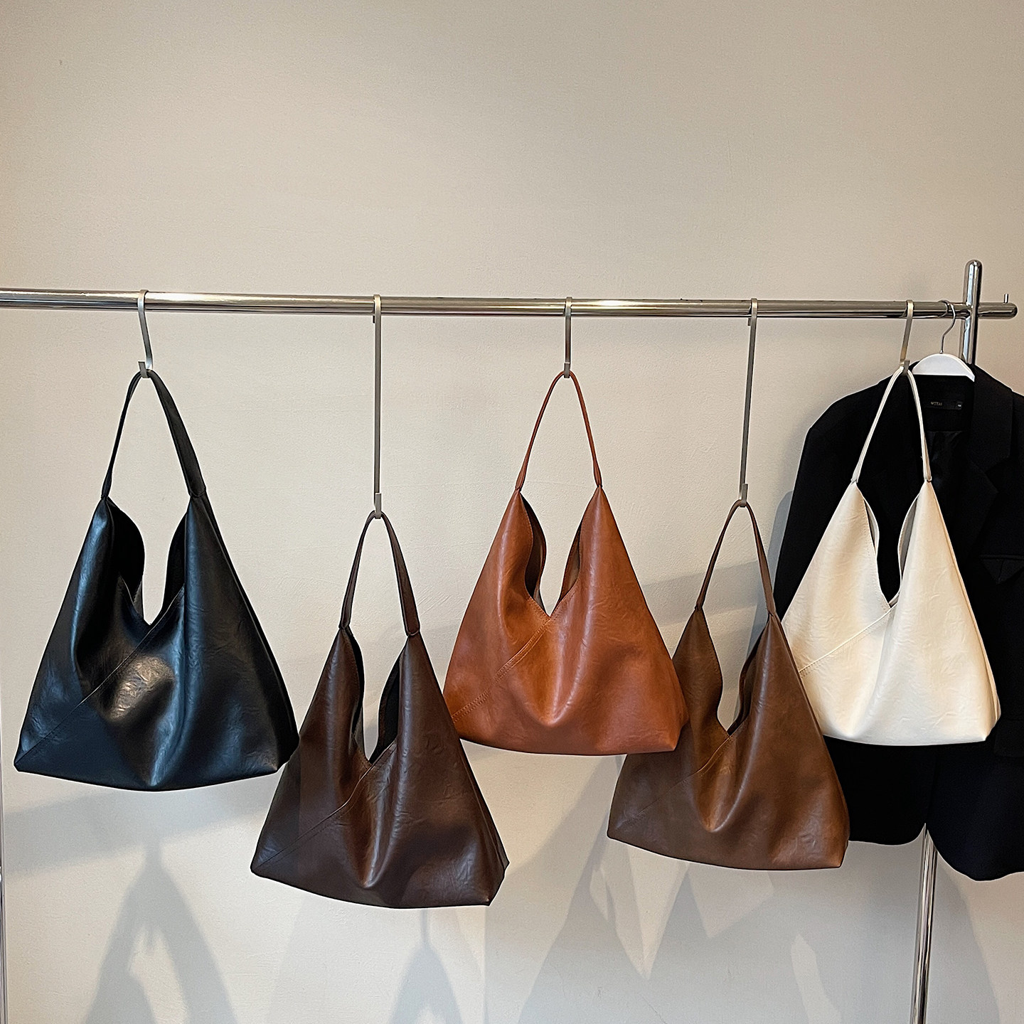 复古大容量腋下包包女式2025新款时尚百搭单肩包秋冬高级感托特包,淘宝优惠券,粉丝福利购,淘宝优惠卷