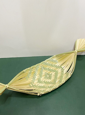 手工竹编圆形簸箕竹编制品