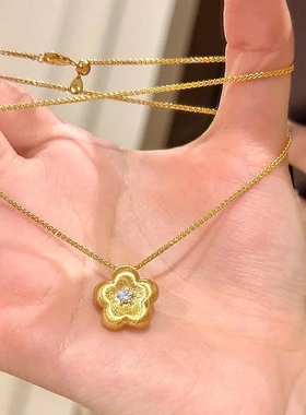 格调小红书爆款拉丝浪漫梅花项链轻奢贵气秋冬百搭小金花吊坠项链