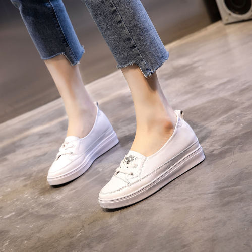 内增高小白鞋女真皮春季薄款透气女鞋显脚小休闲浅口一脚蹬板鞋女 - 图1