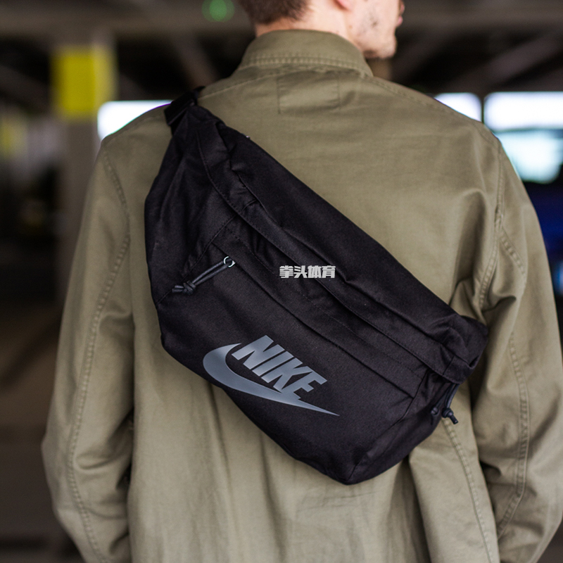 nike nk tech hip pack
