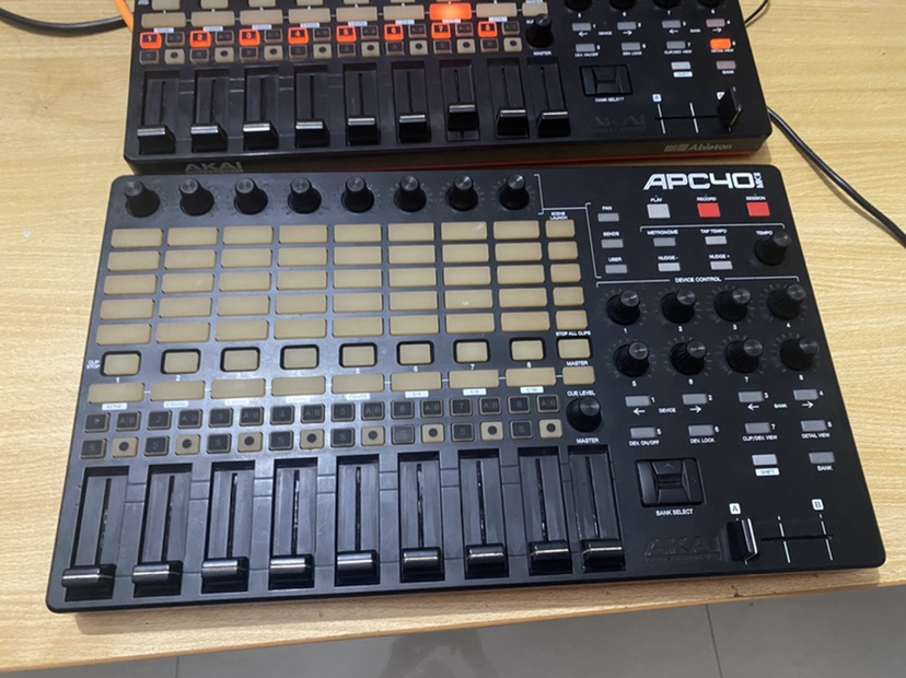 AKAI 雅佳APC40MK2 VJ控制器 酒吧大屏 灯光 视频控制。正常使用 - 图0