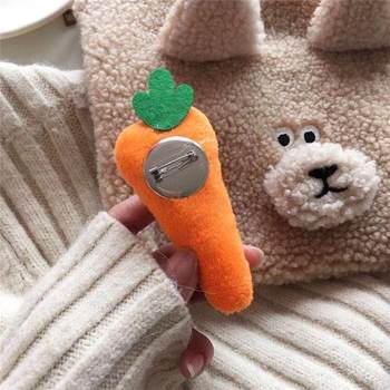 brooch ຍີ່ປຸ່ນງາມກາຕູນ plush doll carrot brooch pin buckle pin ແມ່ຍິງນັກສຶກສາຖົງຕົກແຕ່ງ