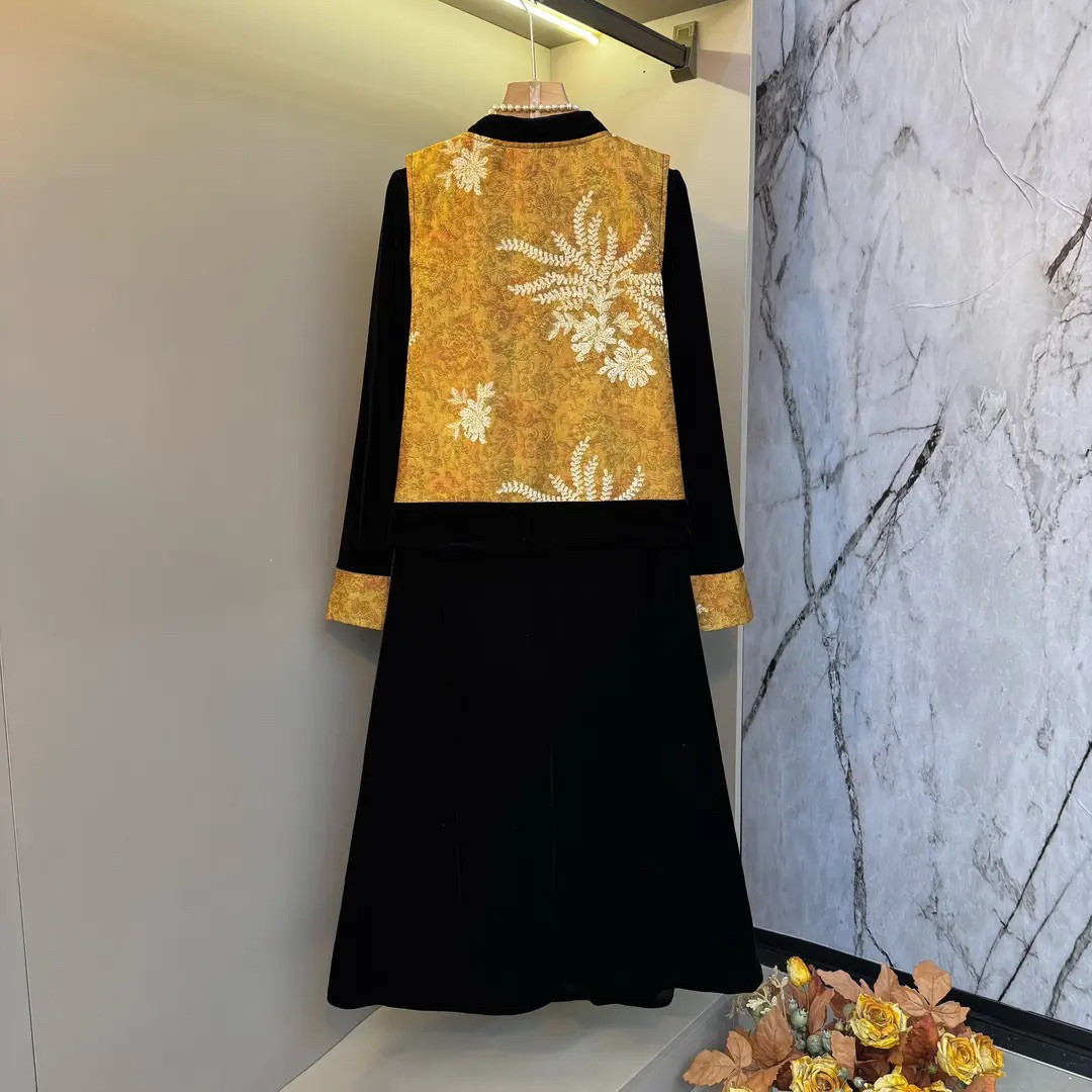 Plus size women's new Chinese style heavy industry floral jacquard disc buckle vest + spliced cuffs velvet long dress