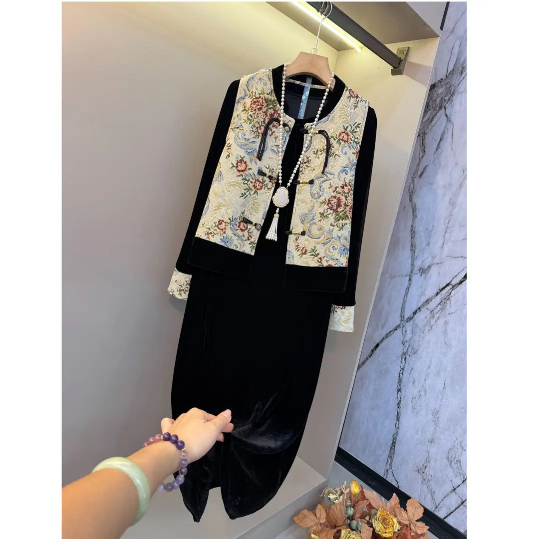 Plus size women's new Chinese style heavy industry floral jacquard disc buckle vest + spliced cuffs velvet long dress