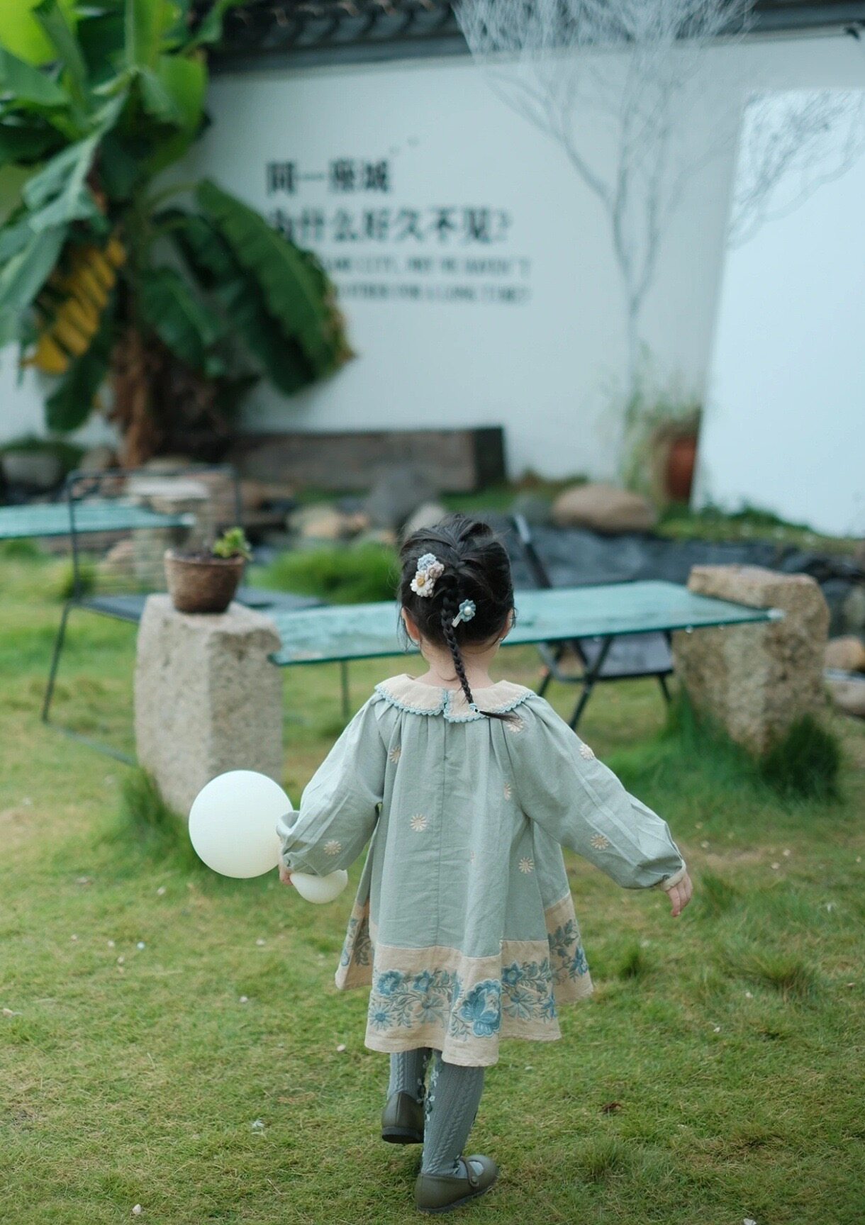 2025秋季apo新款女孩女童欧美风灰蓝雏色菊系重工翻领刺绣连衣裙 - 图2