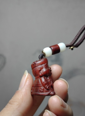 紫檀红木头精雕刻活佛济公罗汉车钥匙扣小吊坠文盘玩手把挂件饰品