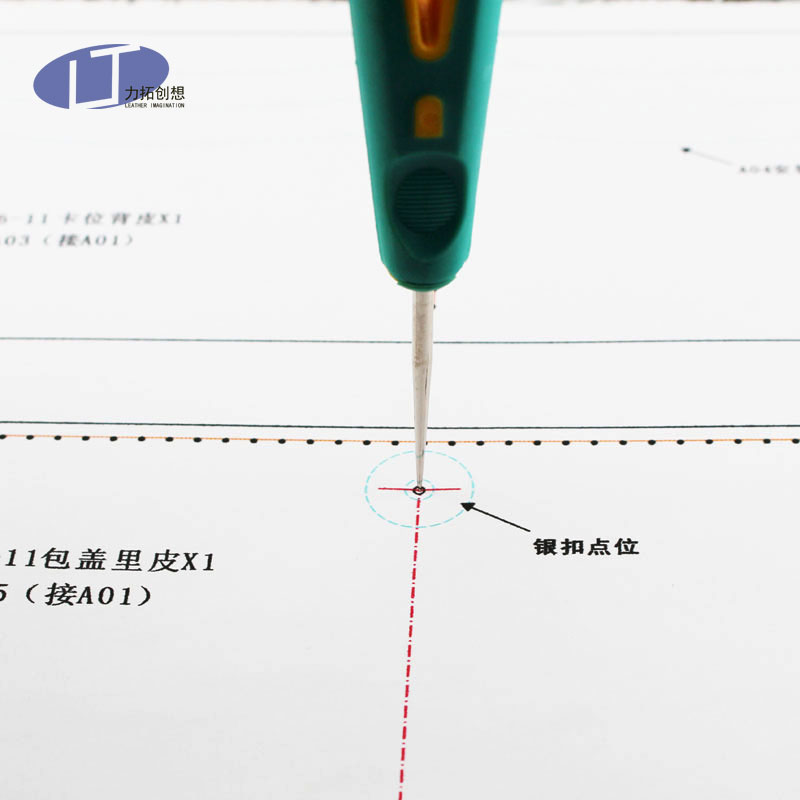 139三角斜跨腰包胸包疯马皮具制作工具模板图纸DIY手工牛皮包纸样-图1